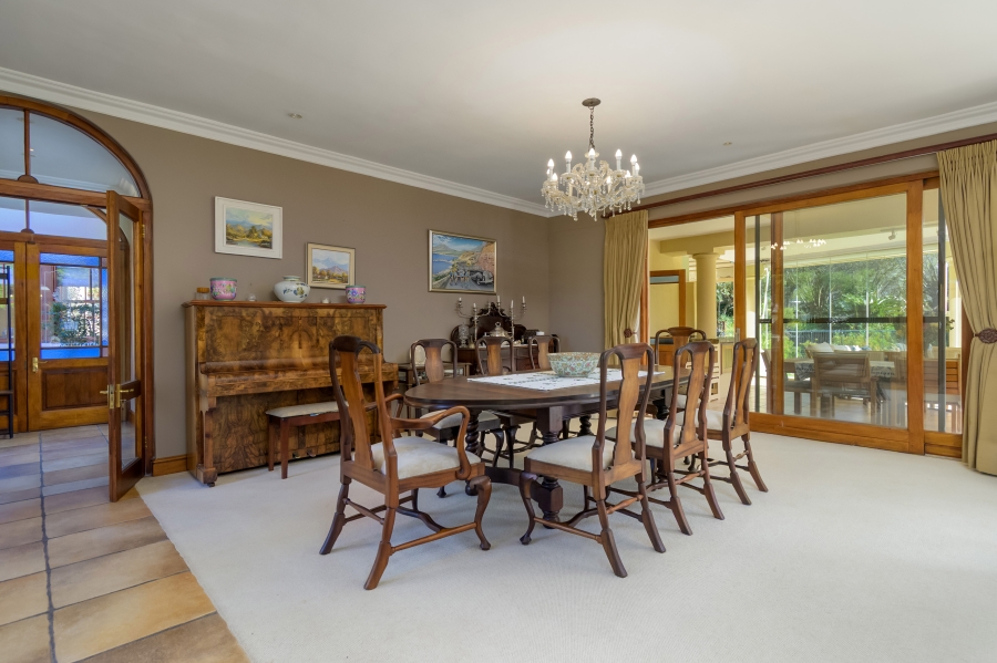 7 Bedroom Property for Sale in Zwaanswyk Western Cape